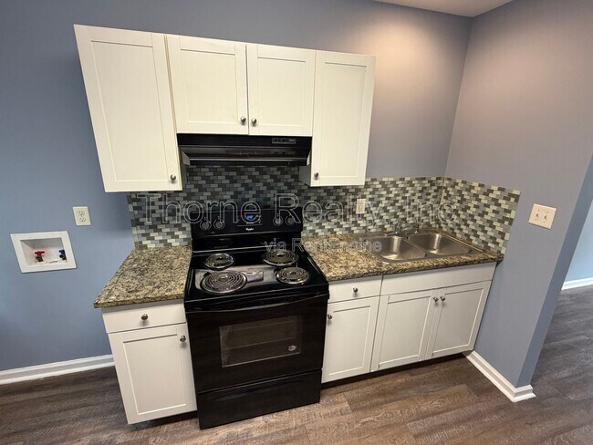 Foto del edificio - 704 Pinehaven Dr