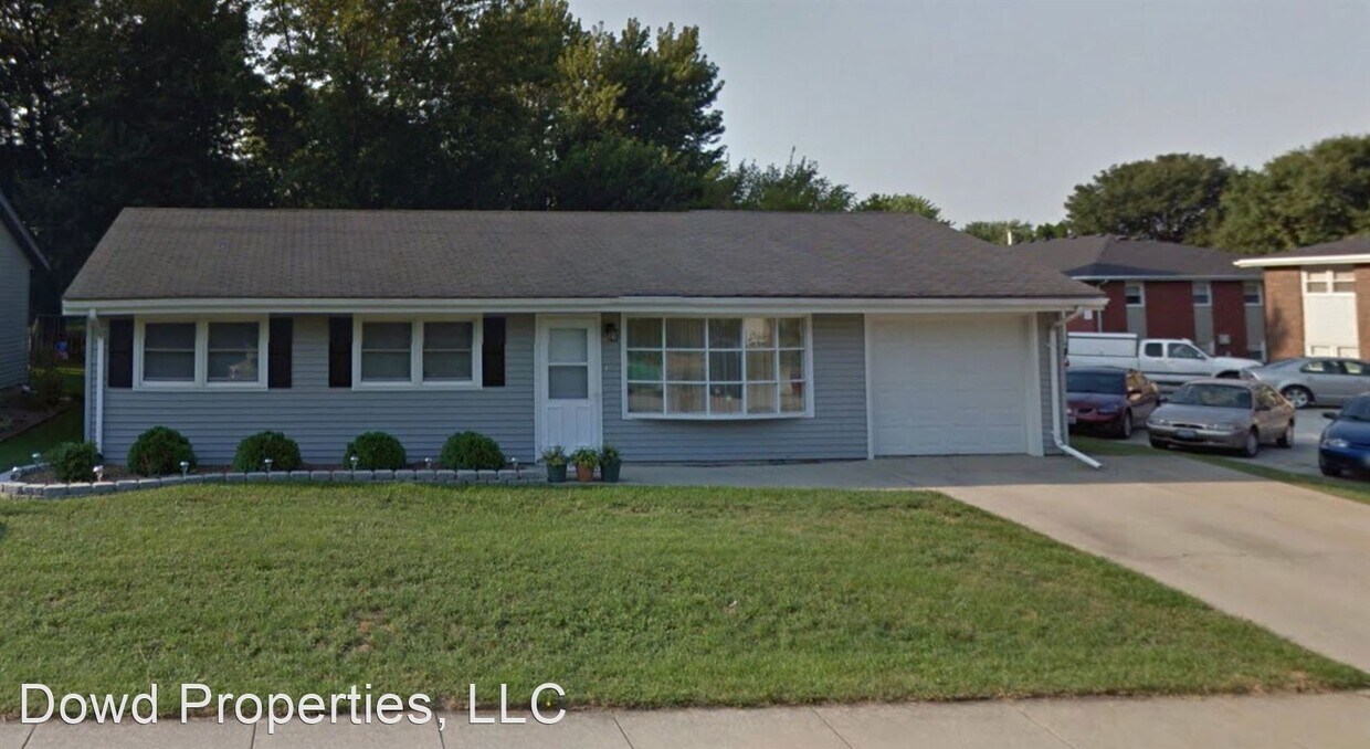 3 br, 1 bath House 1701 Johnson Drive House for Rent in Normal, IL