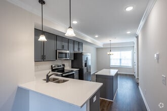 Interior Photo - Allen Rd - 3350
