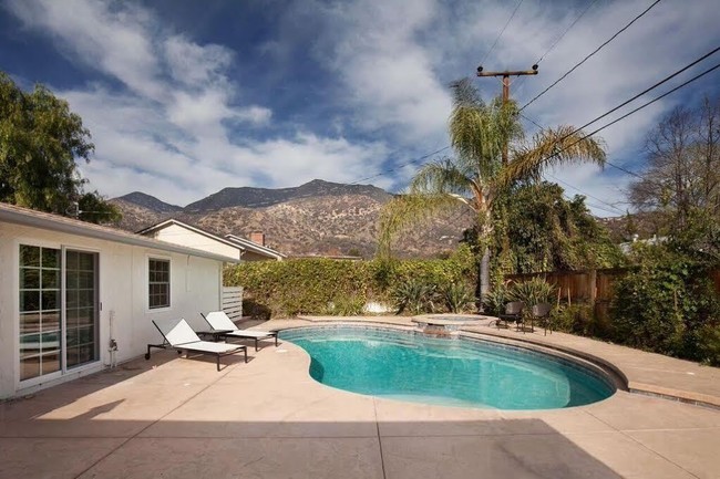 Building Photo - 3 br, 2 bath House - 1110 Sunset PL