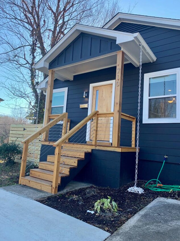 Foto principal - 710 E Davie St