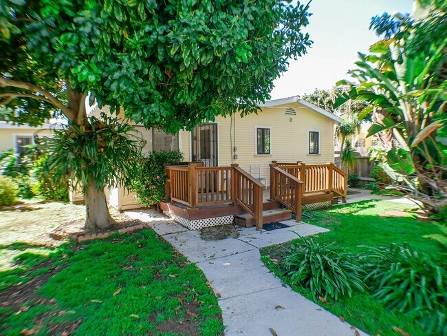 Building Photo - Charming Ocean Beach Home - 2-Car Garage and Washer/Dryer