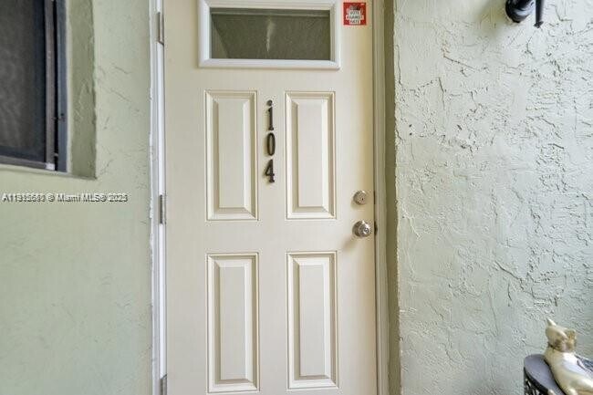 Foto del edificio - 9912 Hammocks Blvd