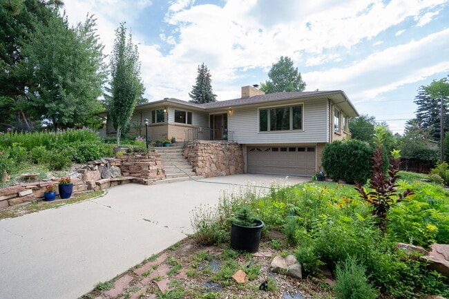 Building Photo - 1020 Cimmeron Dr