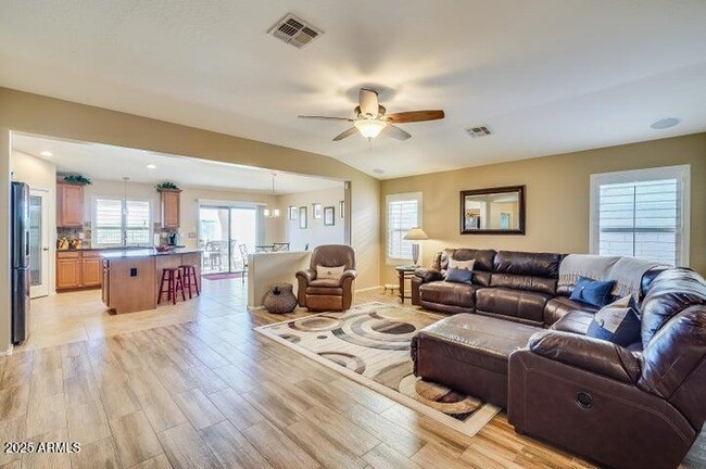 Building Photo - 2938 E Quiet Hollow Ln