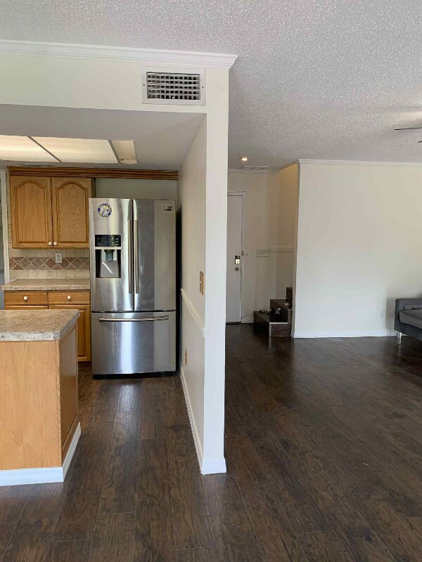 Building Photo - 1084 Longfellow Cir