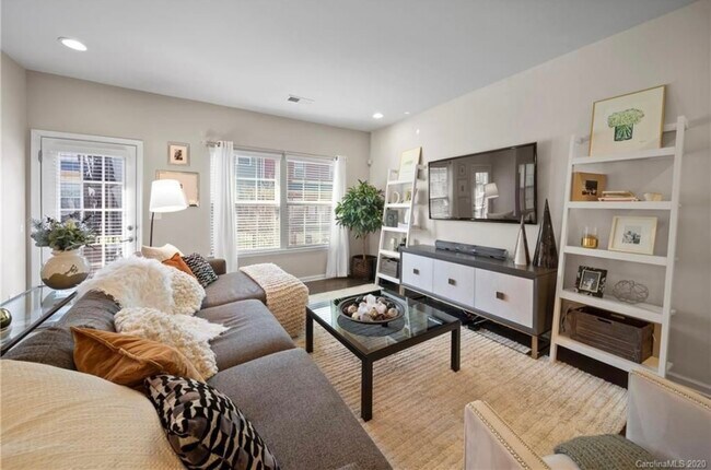 Building Photo - 3427 Hornets Nest Way
