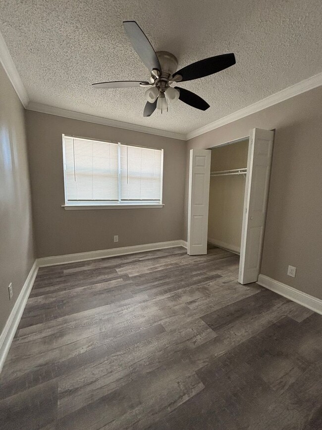 Foto del edificio - 3 Bedroom 2 Bath Home with Privacy Fence A...