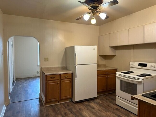 Foto del edificio - 1st Floor 2 Bedroom 1 Bath Apartment For R...