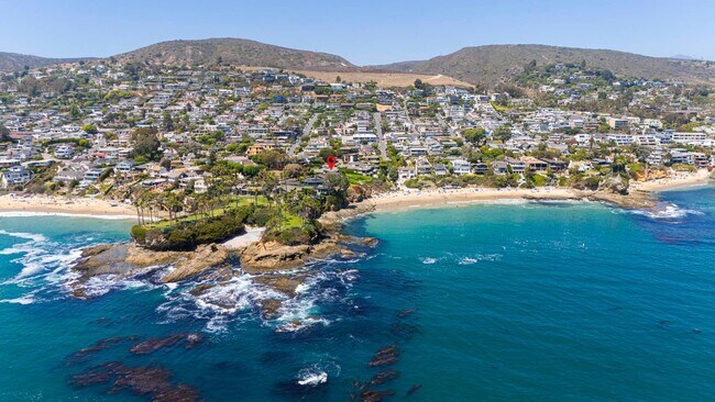Foto del edificio - Incredible ocean views and private steps t...