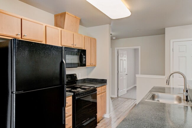 Building Photo - Legacy Oaks Apartments