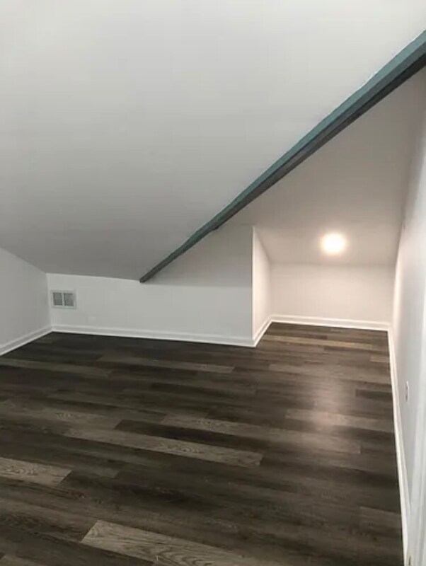 Foto del edificio - 5849 W Midway Park