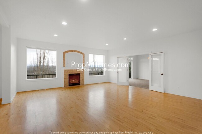 Foto del edificio - Luxury Five Bedroom Home in Happy Valley with Amazing Views!