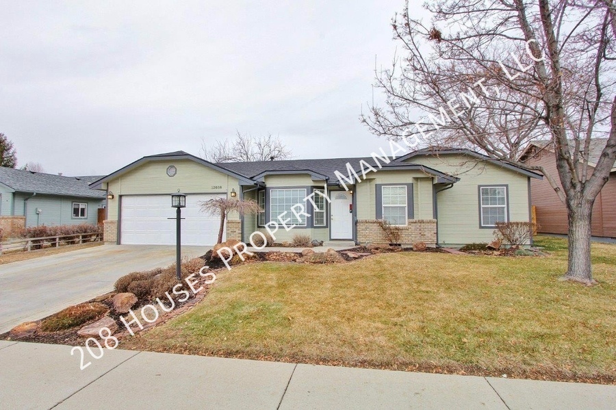 Foto principal - Single Level Home w/Mature Landscaping *In...