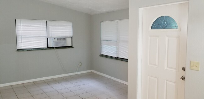 Building Photo - 2582 Jans Way