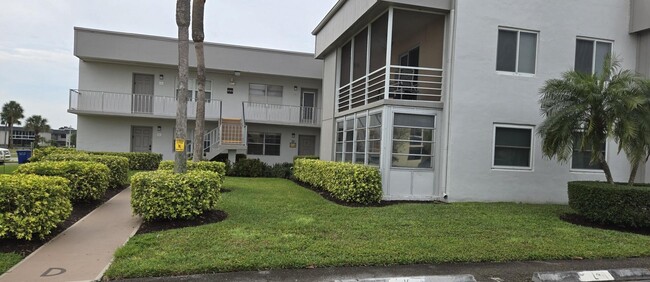 Building Photo - 192 Normandy Ln