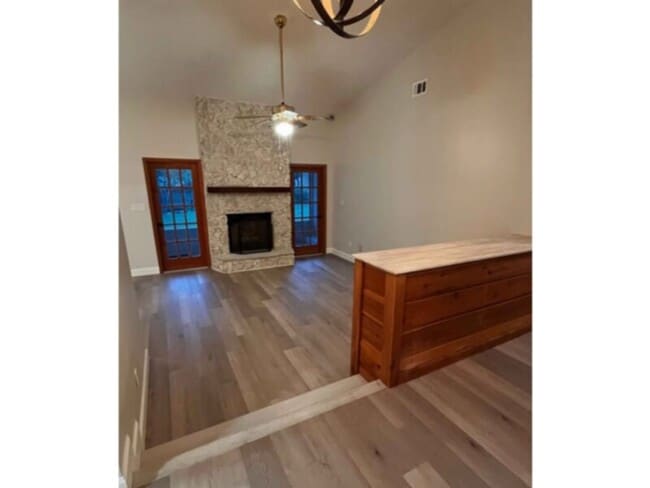 Building Photo - Gorgeous Lakefront 3 Bedroom, 2 Bathroom Home with Tons to Offer!