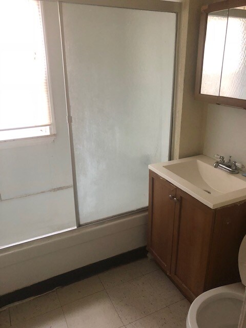 Foto del edificio - 1448 W 101st St