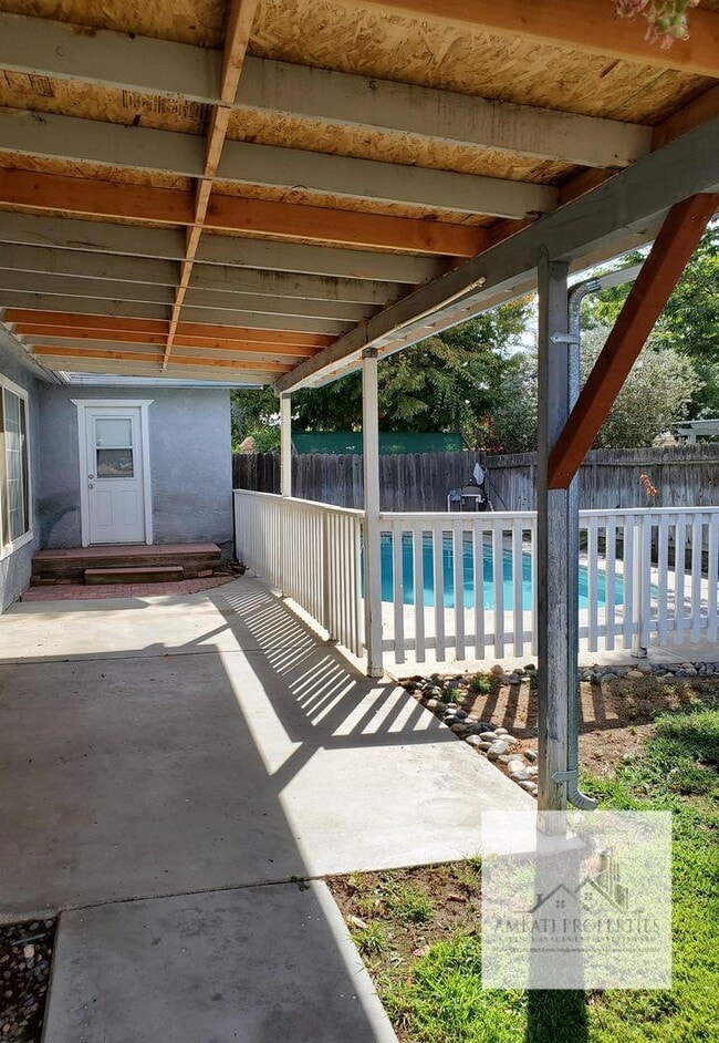 Building Photo - 1696 Pico Ave