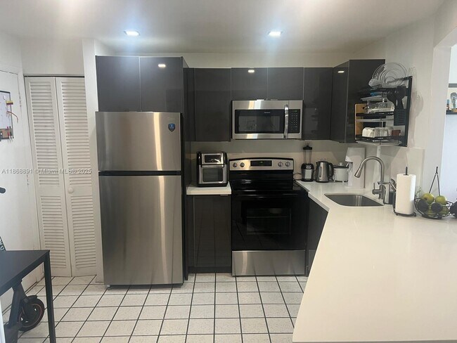 Foto del edificio - 1710 NE 191st St