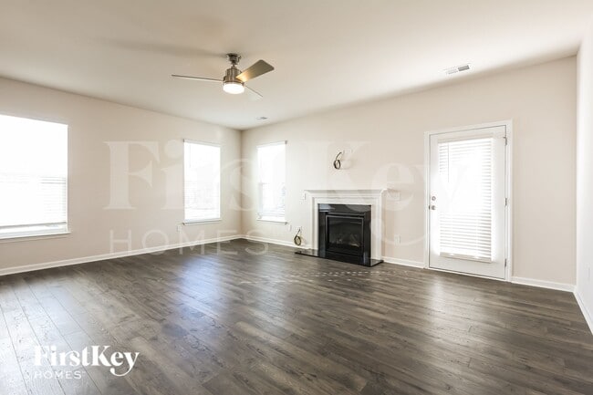 Building Photo - 562 Hillpark Ln