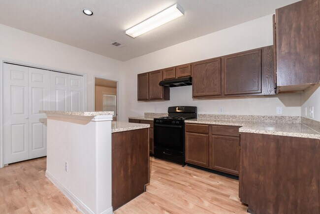 Foto del edificio - 6311 Heffernan St