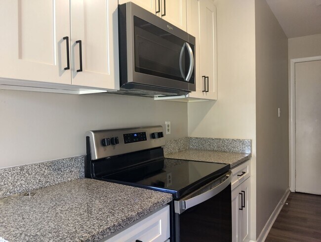 Foto del edificio - 7602 Bellehaven Dr