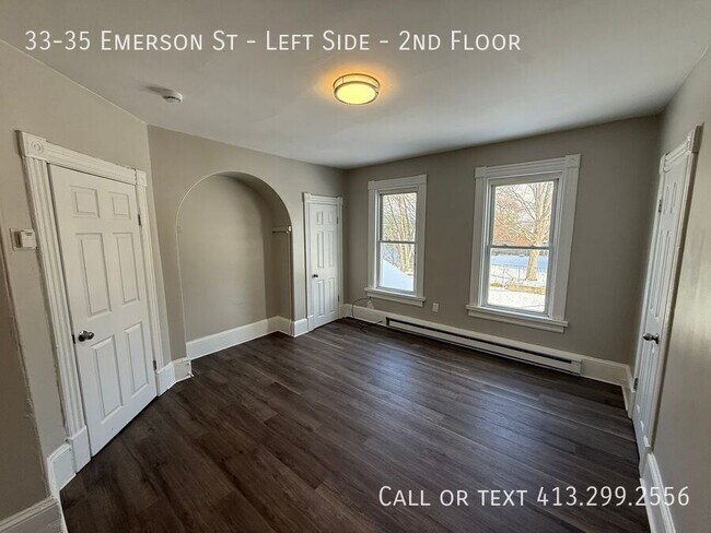 Foto del edificio - 33-35 Emerson St-Left Side - 2nd Floor
