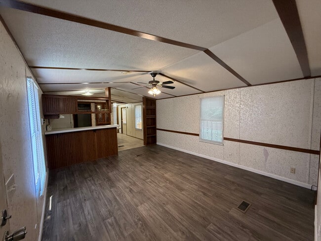Building Photo - 109 Rainbow Ave