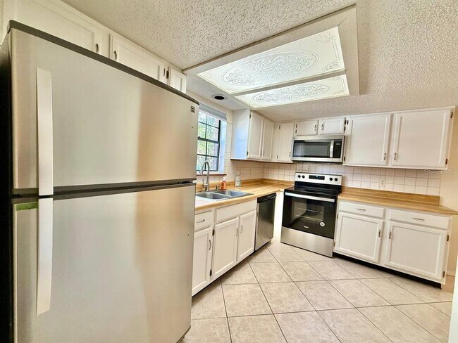 Foto del edificio - 3416 Sunrise Villas Ct N