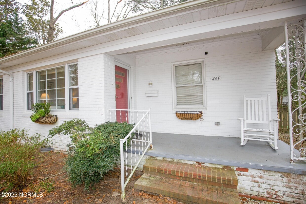 Primary Photo - 264 E Indiana Ave
