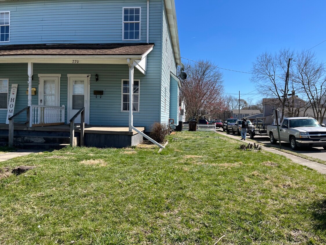 Primary Photo - 768 S River St
