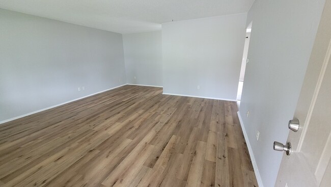 Building Photo - Recently remodeled 3 bedroom 1.75 bathroom...