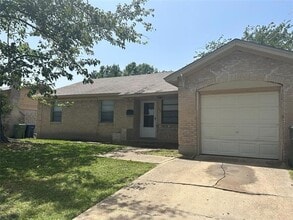 Building Photo - 705 Lawson Dr