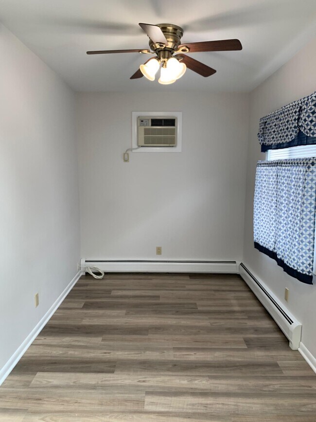 Foto del edificio - 280 N Middletown Rd