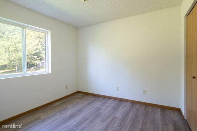 Building Photo - 2 br, 1 bath Townhome - 936 28th St SE