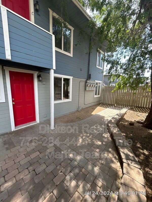 Building Photo - 695 Denslowe Dr