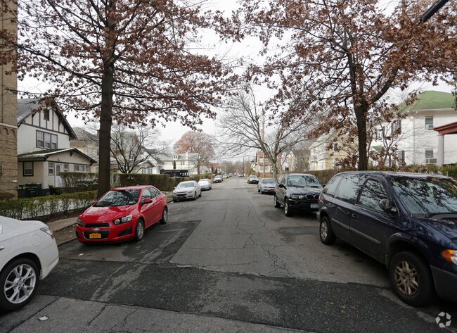 Foto del edificio - Hutchinson Gardens