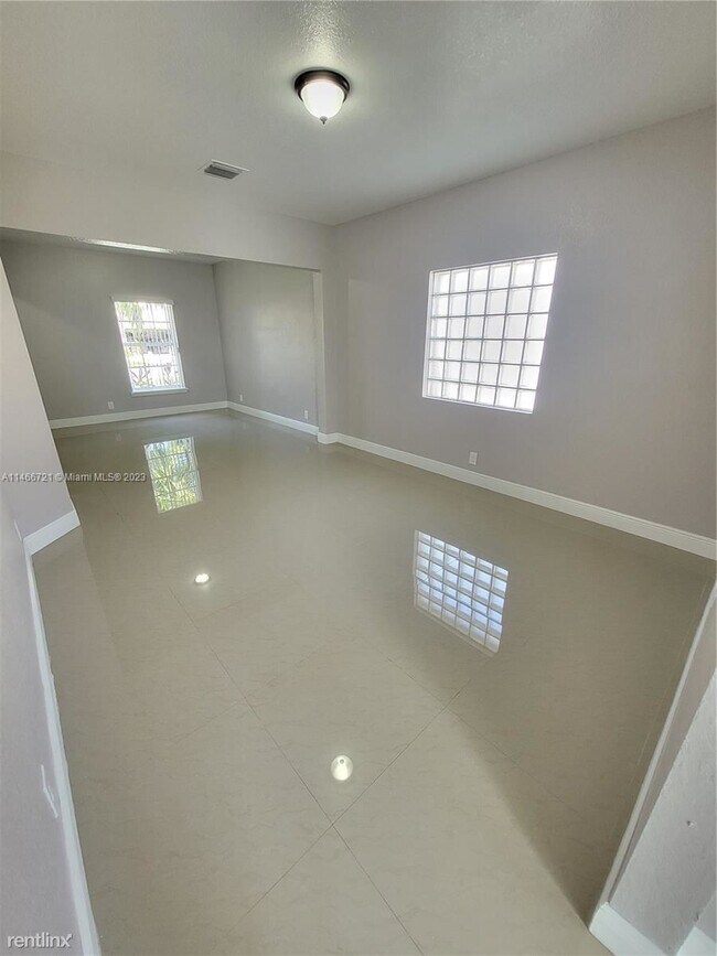 Foto del edificio - 4 br, 2.5 bath House - 11290 SW 21st St