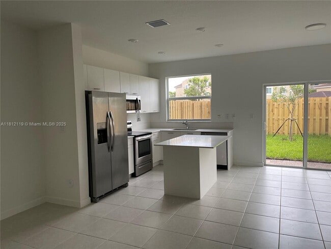 Foto del edificio - 12171 NW 23rd Ct