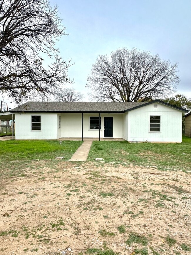Building Photo - COMING SOON! Remodeled 3 Bedroom Home For ...