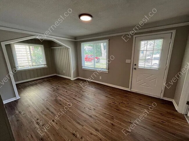 Foto del edificio - 23115 Powell Ave