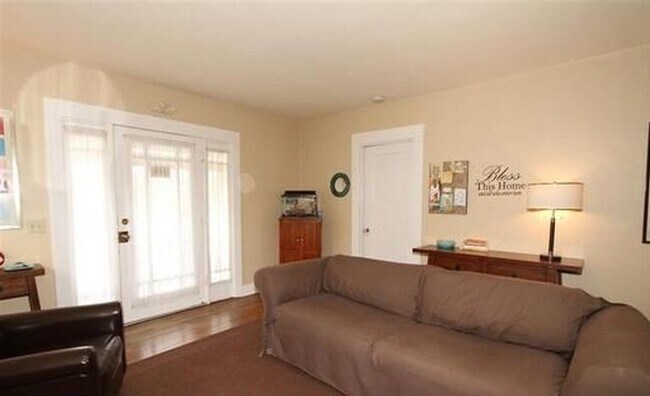 Foto del edificio - 1007 W Beach Blvd