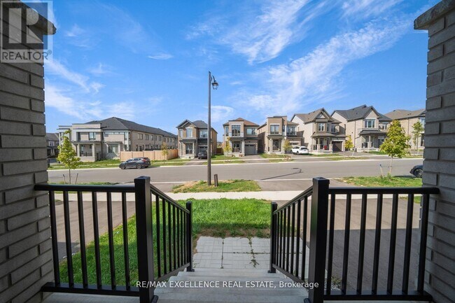 Building Photo - 2085 Coppermine St