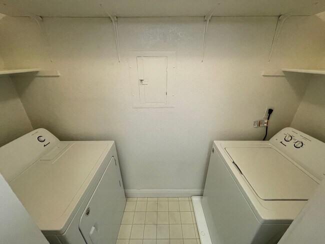 Foto del edificio - 2 Bedroom and 1 Bathroom South Reno Condo