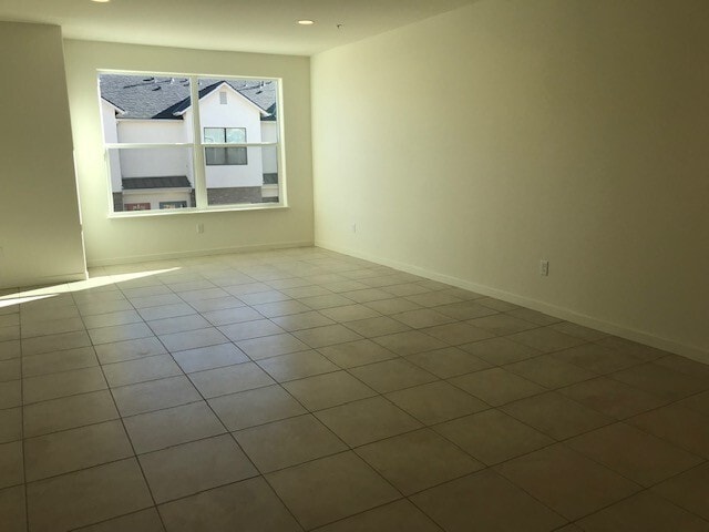 Building Photo - Three Bedroom Townhouse near UNR