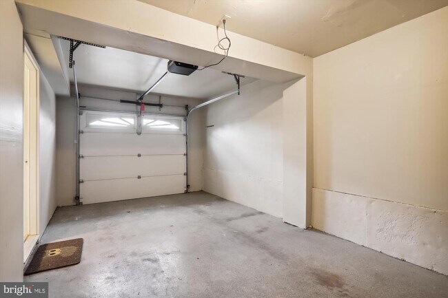 Building Photo - 2830 Schoolhouse Cir