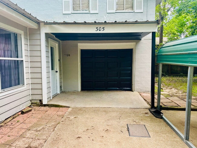 Building Photo - 305 Wigley St