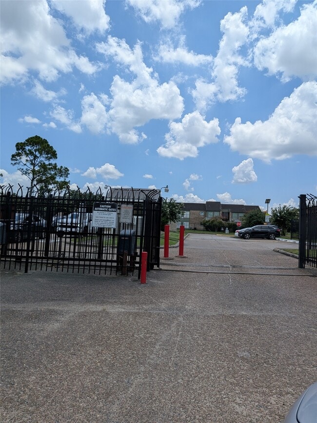 Building Photo - 12214 Bob White Dr