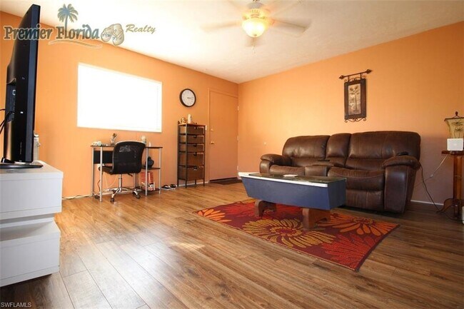 Foto del edificio - 8061 Country Rd